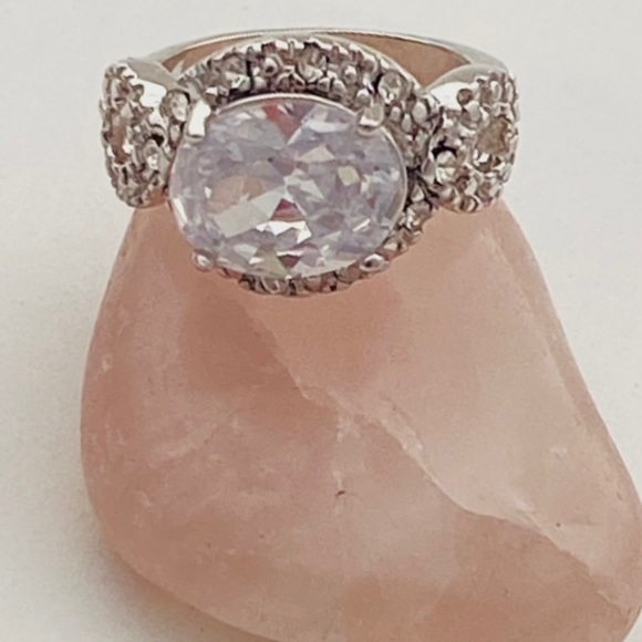 Silver plated and cubic zirconia ring. Size 6.5. - Picture 4 of 7